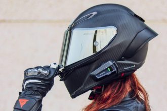 Casque de moto féminin alliant confort et sécurité