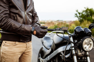 Assurance moto : comment choisir la bonne formule quand les primes grimpent ?