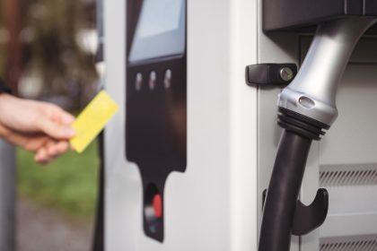 Carte carburant et télébadge pro : comment optimiser les frais de déplacement de sa flotte ?