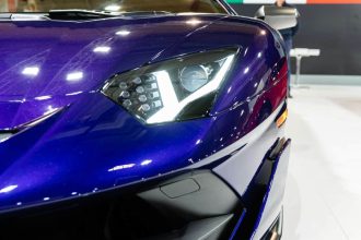 Détail d'une Lamborghini Aventador avec un design élégant et sportif